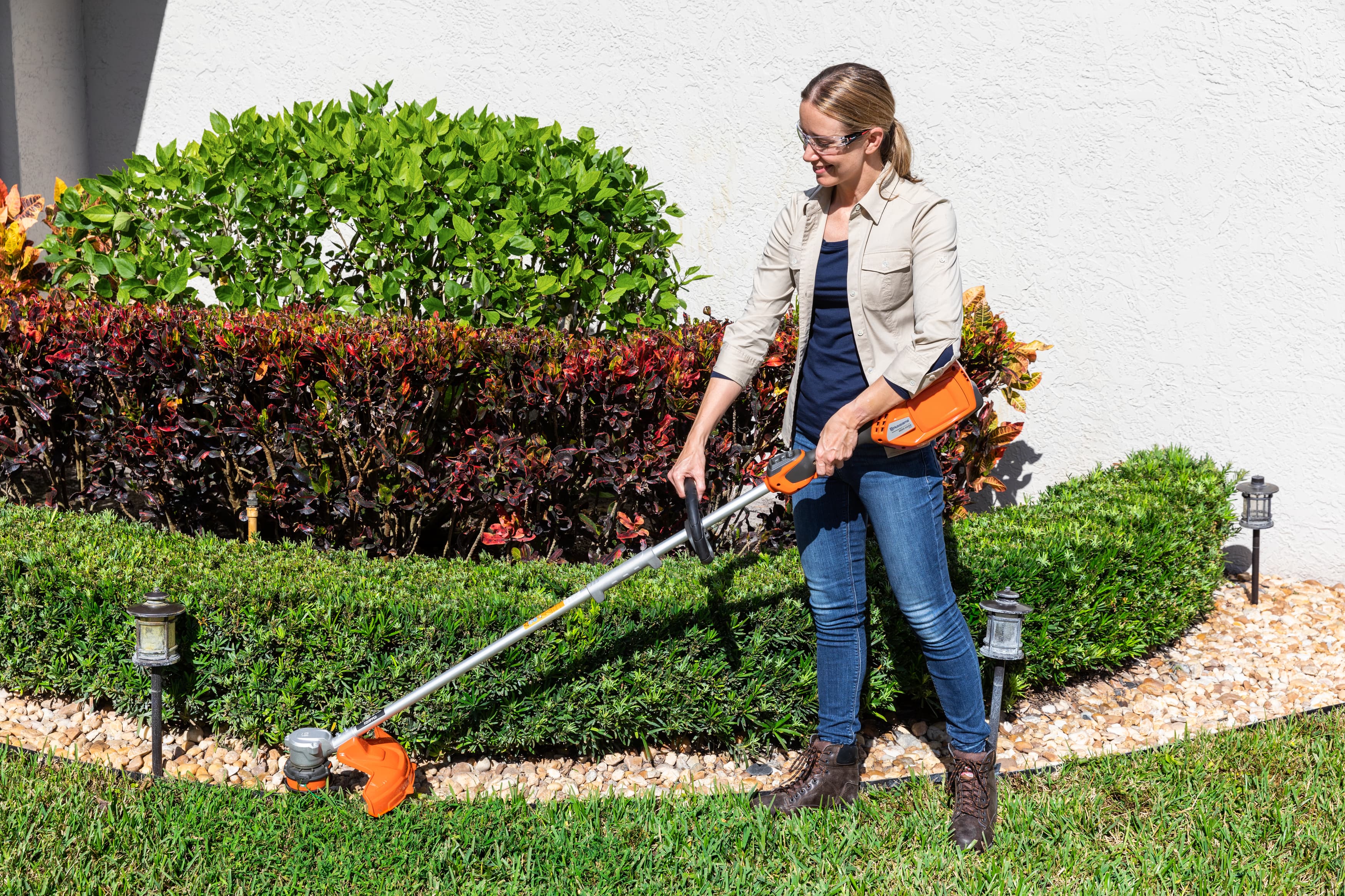 Weed Eater® 320iL without battery and charger image 6