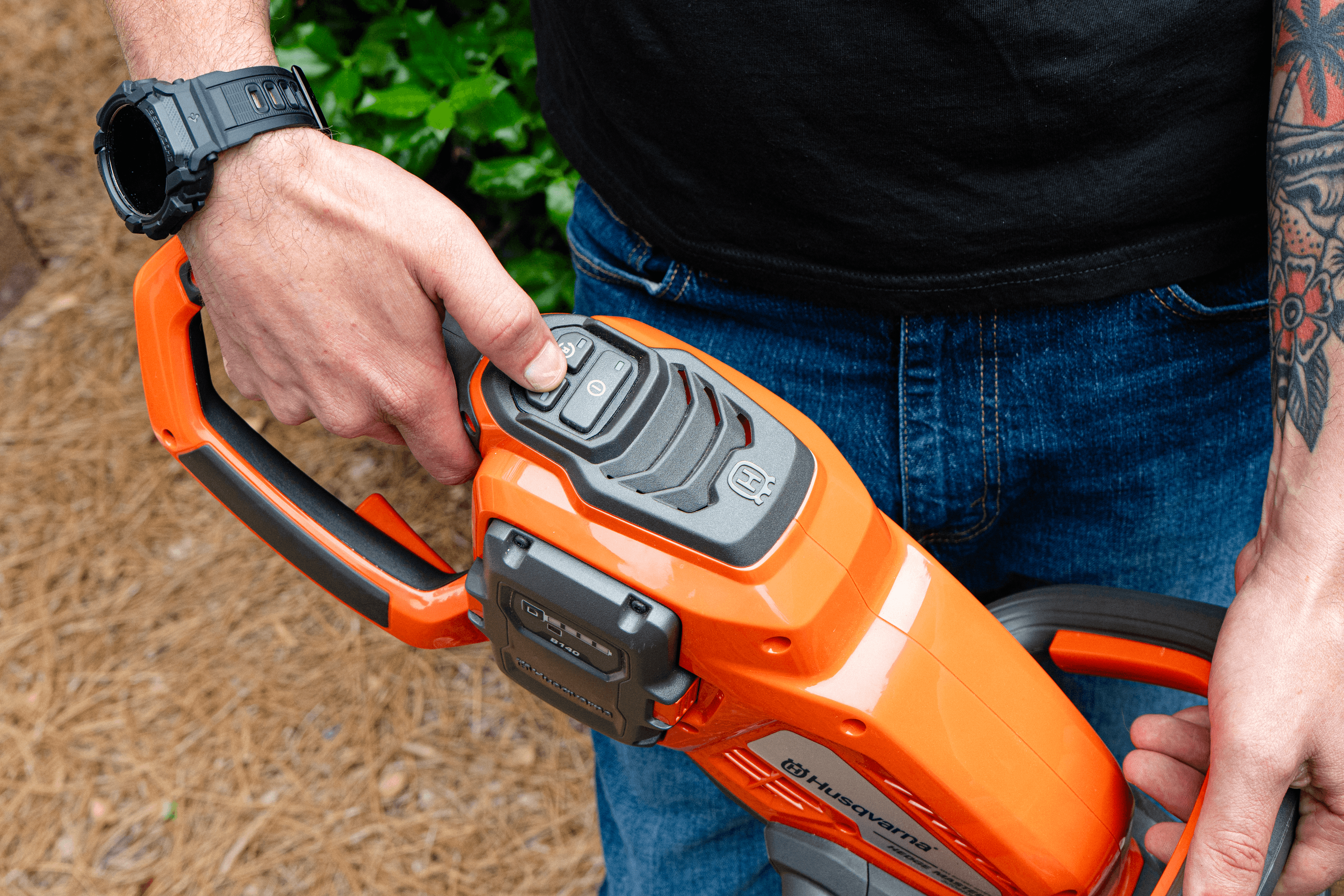 Hedge Master 320iHD60 with battery and charger image 4