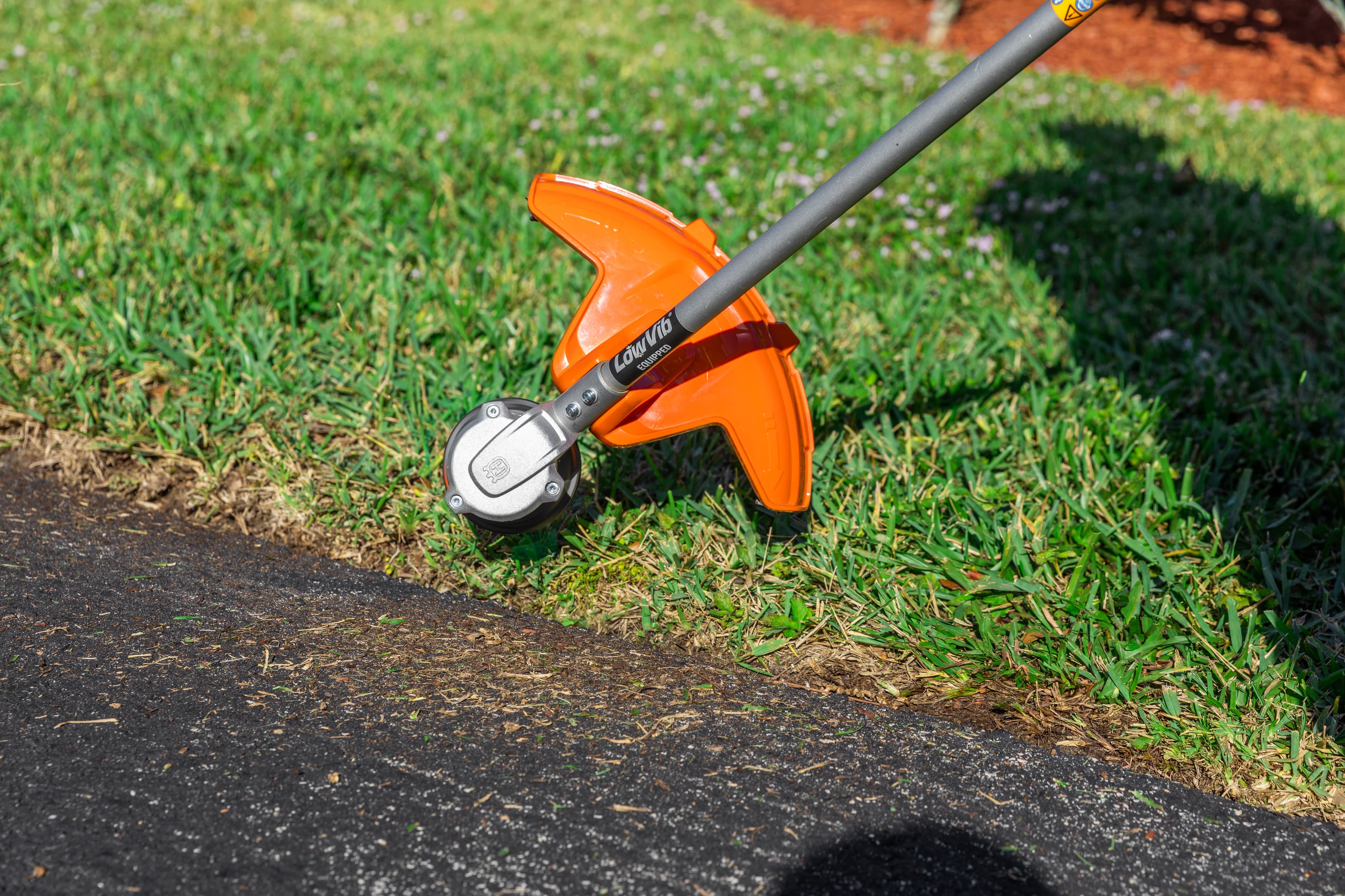 Weed Eater® 320iL without battery and charger image 3